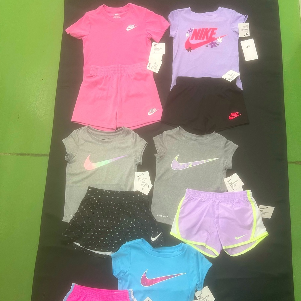 NWT Nike size 4(4t)